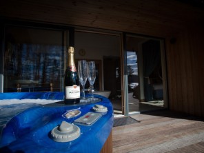 1 Bedroom Luxurious Lochfront Cottage with Hot Tub & Sauna on the Knoydart Peninsula, Highlands,Scotland